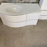 mobile bagno sospeso con colonna