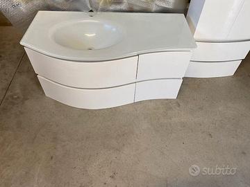 mobile bagno sospeso con colonna