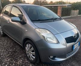 Toyota yaris 1.3 5 porte