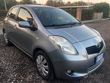 Toyota yaris 1.3 5 porte