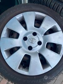 4 cerchi in ferro e borchie Toyota Yaris 2011