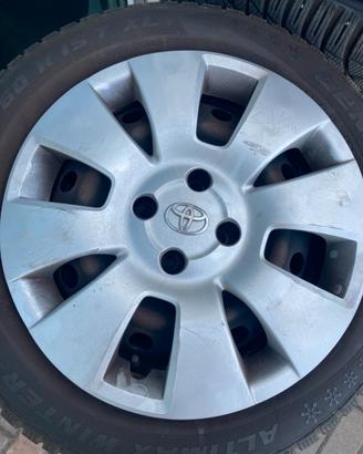 4 cerchi in ferro e borchie Toyota Yaris 2011