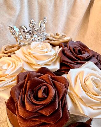 Scatola di rose fatta a mano con nastro di raso