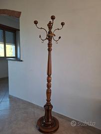 Appendiabiti da terra vintage in legno massello