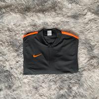 Felpa nike dri-fit nera e arancione
