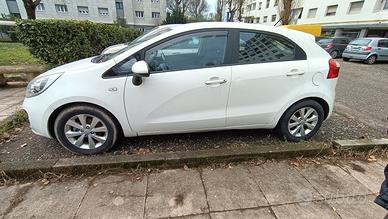 Kia rio 1200cc anno 2015