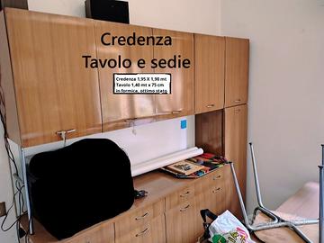 Credenza tavolo e sedie in formica Vintage