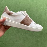 Sneaker Guess