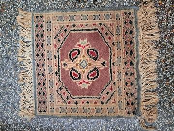 Tappetino in lana annodato a mano