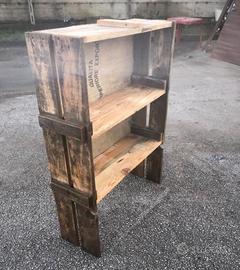 Mobiletto di legno