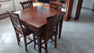 tavolino allungabile e sedie in legno