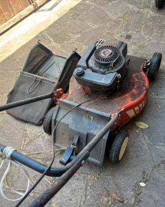 Tosaerba a scoppio con cesto