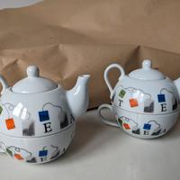 Coppia di teiere e tazze per the