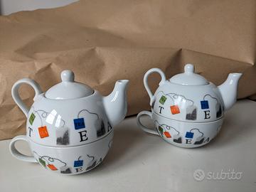 Coppia di teiere e tazze per the