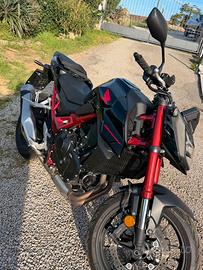 Honda hornet 750