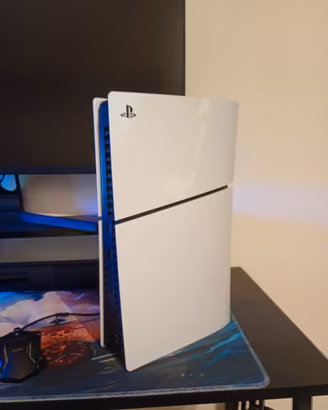 Ps5 con 11giochi e controller in ottime condizion