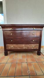 Comò in legno di noce