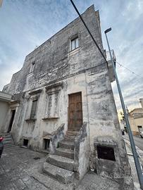 Lequile Palazzotto ristrutturare