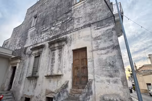 Lequile Palazzotto ristrutturare