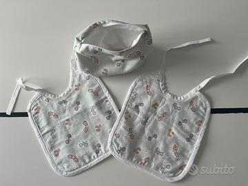 Pochette con due bavaglini fatto a mano