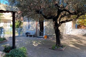Villettina con ampio giardino a 150 metri dal mare