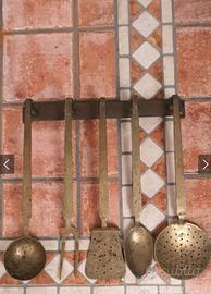 Antico set di mestoli in ottone 