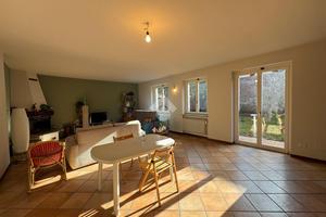 VILLA A SCHIERA A MOMO