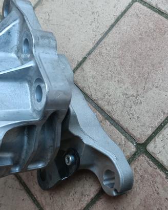 Supporti laterali motore Ford Smax stline 2021 