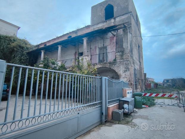 Fabbricato con Terreno di Pertinenza Caivano(Na)