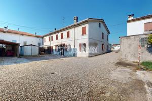 Casa indipendente con 4 camere