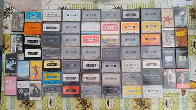 Lotto 60 musicassette originali Generi misti