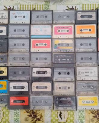 Lotto 60 musicassette originali Generi misti
