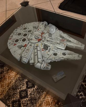 Lego Millennium Falcon 75192 con tavolo in legno