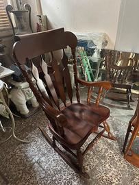 Dondolo in legno massello – Stile classico