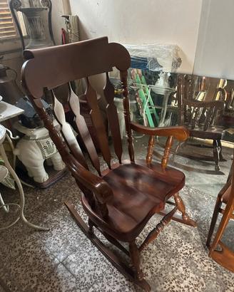 Dondolo in legno massello – Stile classico