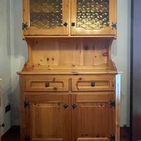 Credenza in pino massello con vetrina e cassetti