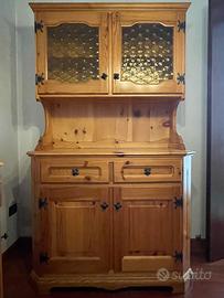 Credenza in pino massello con vetrina e cassetti