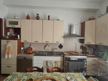 Cucina componibile con elettrodomestici