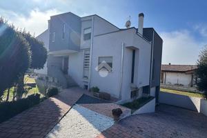 VILLA SINGOLA A AVEZZANO
