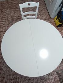 Tavolo bianco rotondo