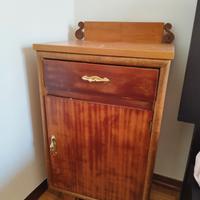 comodino in legno 