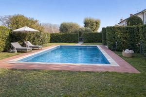 Villa tutta su un piano con Giardino e Piscina - C