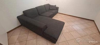 Divano angolare con chaise longue grigio antracite