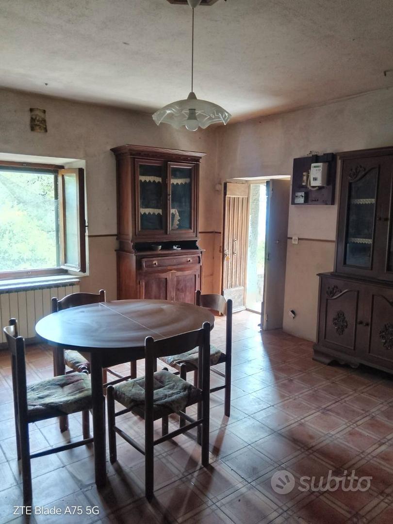CASALE CON TERRENO E LAGHETTO FRA UMBRIA E TOSCANA - Vista 3
