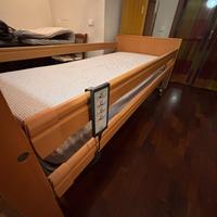 Letto ospedaliero con funzione elettrica