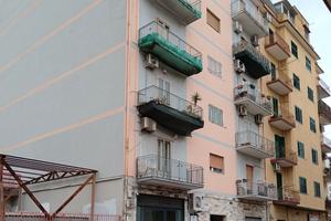 Trilocale con tarrazzino in via venezia