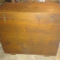 Vecchio baule cassettone in legno della nonna