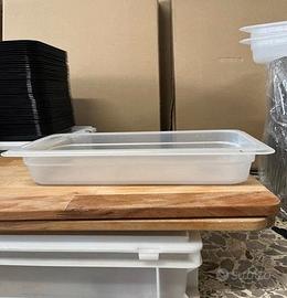 Contenitori di varie forme e dimensioni