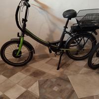 Coppia di bici a pedalata assistita pieghevoli