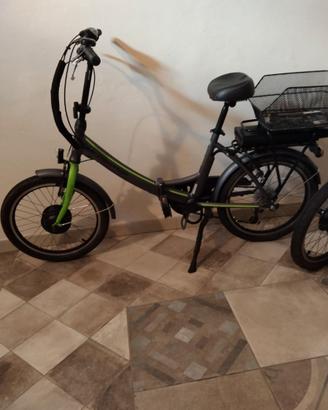 Coppia di bici a pedalata assistita pieghevoli